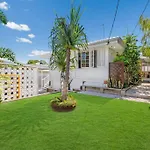 Palm Springs Cottage In Prime Gold Coast Location