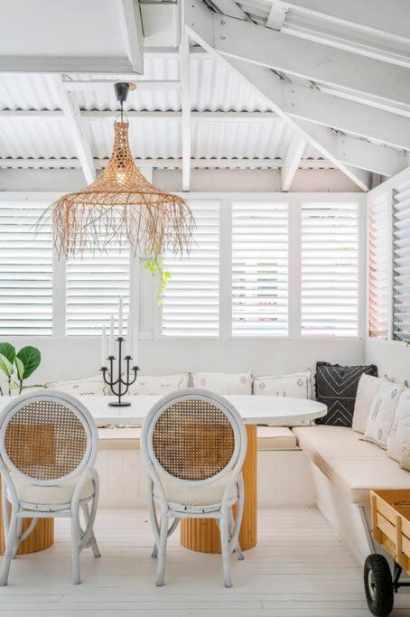 Palm Springs In Prime Location Holiday home Gold Coast